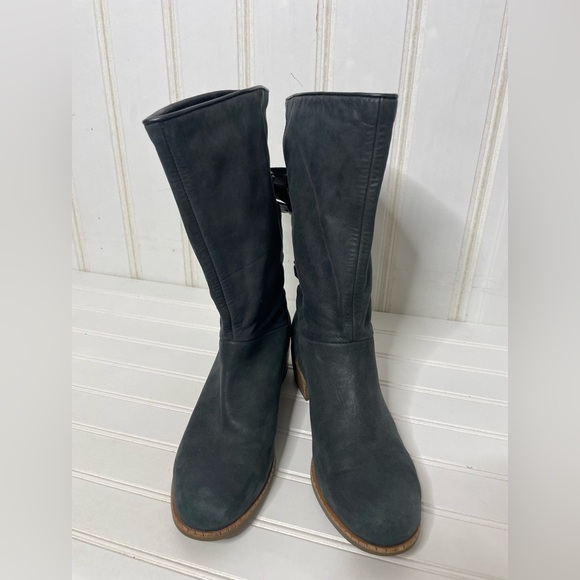 UGG Cary Lace-Up Back Genuine Sheepskin Boot Grey Size 8.5 - Picture 3 of 10